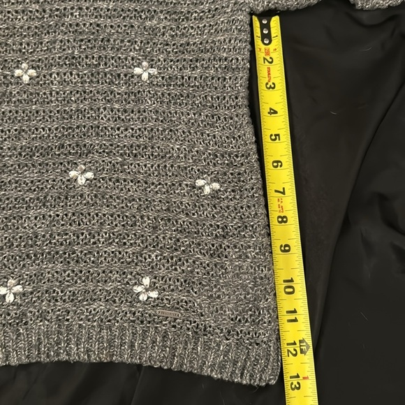 Hollister knit sweater gray with silver metallic thread and crystal gems details - Picture 8 of 9